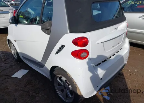 2013 Smart Fortwo Passion z USA, uszkodzony, nr VIN WMEEK3BAXDK582630